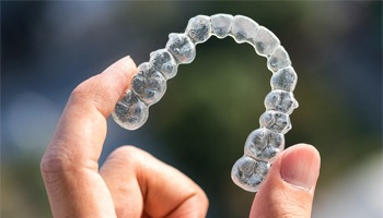 holding Invisalign